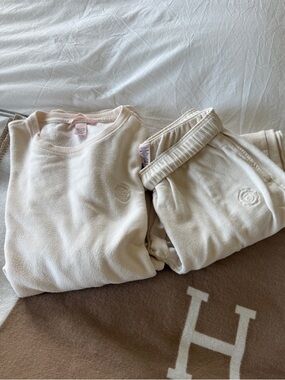 Victoria’s Secret Cozy Cream Lounge Set Joggers + Sweatshirt Size SM Soft Fleece